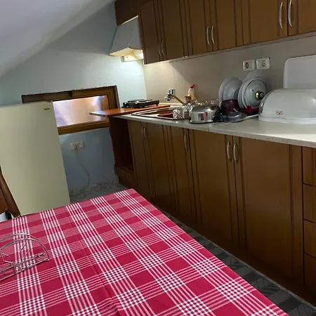 38 * Korça